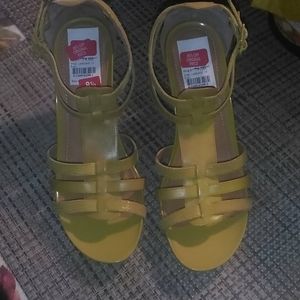 NWT KENNETH COLE REACTION HEELS